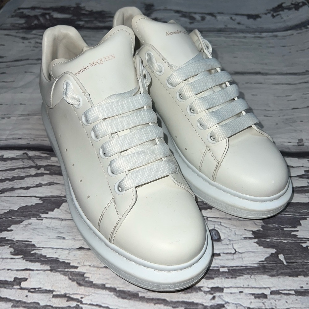 Alexander McQueen - Oversized Sneaker -  S/N: 553770 - White - Size 40